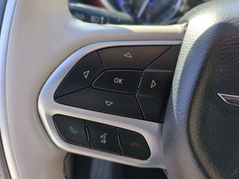 Used 2020 Chrysler Pacifica Limited w/ Tire & Wheel Group image 12