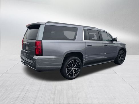 Used 2018 Chevrolet Suburban LT w/ Luxury Package AWD/4WD image 6