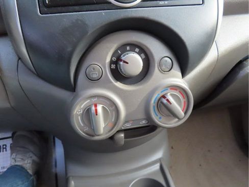 Used 2012 Nissan Versa SV image 20