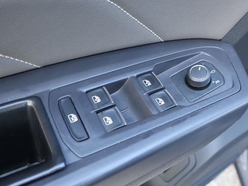 Used 2021 Volkswagen Atlas Cross Sport SE w/ Panoramic Sunroof Package image 15