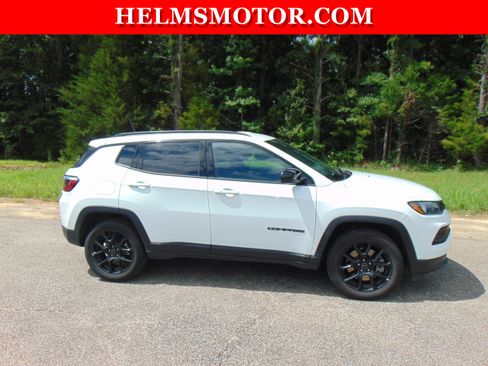 Certified 2025 Jeep Compass Latitude w/ Convenience Group AWD/4WD image 12