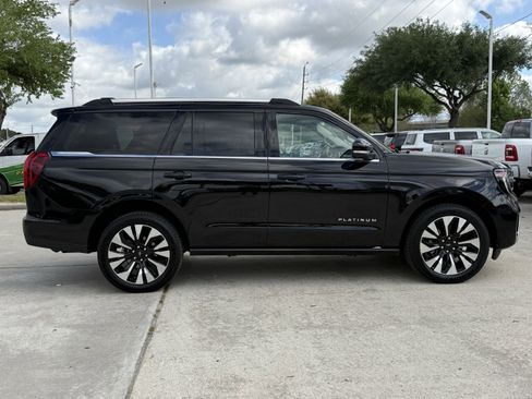 Used 2025 Ford Expedition Platinum w/ Driver's Package image 3