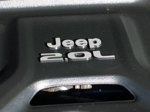 Used 2020 Jeep Wrangler Unlimited Sahara image 12