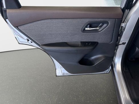 Used 2021 Nissan Rogue SV image 11