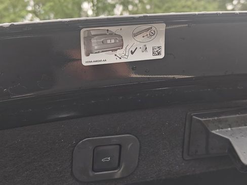 Used 2018 Lincoln Continental Select w/ Continental Climate Package image 34