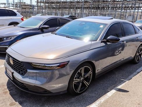 Used 2025 Honda Accord Sport image 4