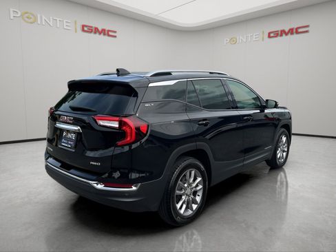 Used 2023 GMC Terrain SLT AWD/4WD image 3
