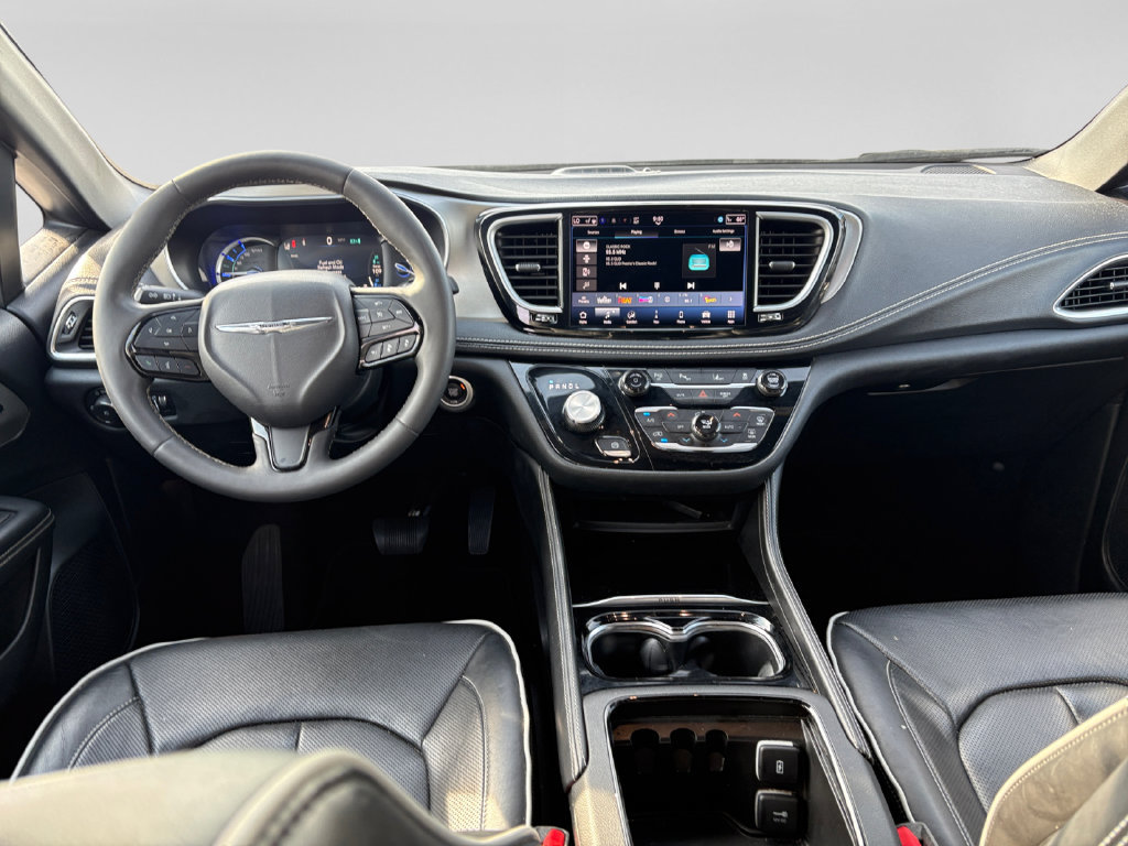 Used 2024 Chrysler Pacifica Premium FWD image 23