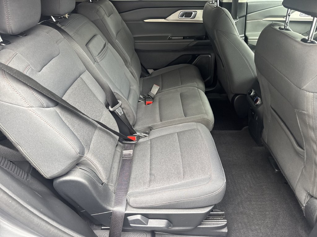 Used 2025 Ford Explorer Active RWD image 15