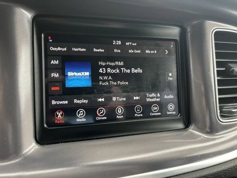 Used 2019 Dodge Charger SXT image 17