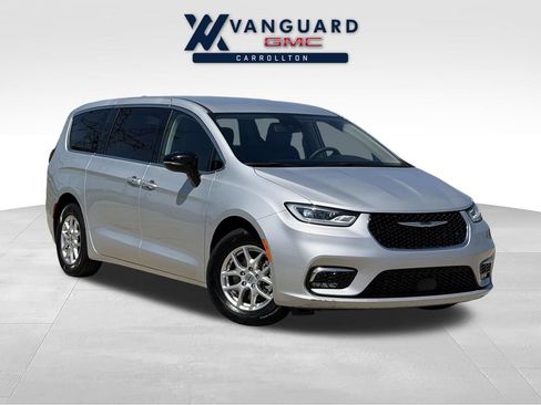 Used 2024 Chrysler Pacifica Touring-L FWD image 1