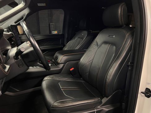 Used 2023 Ford Expedition Max Platinum AWD/4WD image 3
