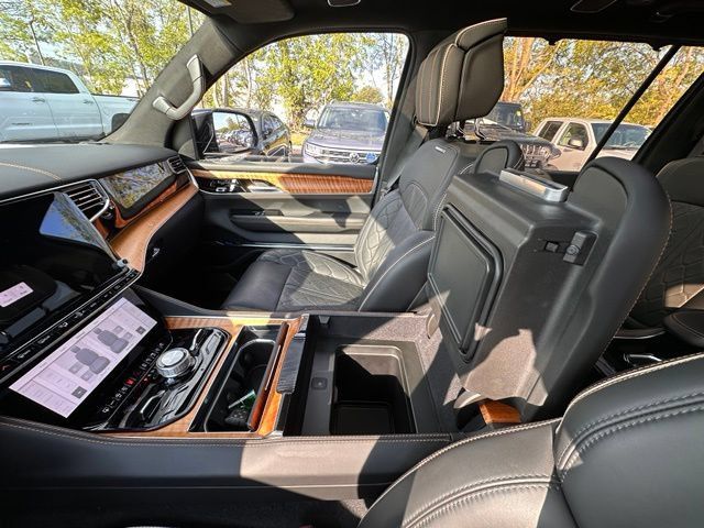 Used 2023 Jeep Grand Wagoneer Series III AWD/4WD image 27