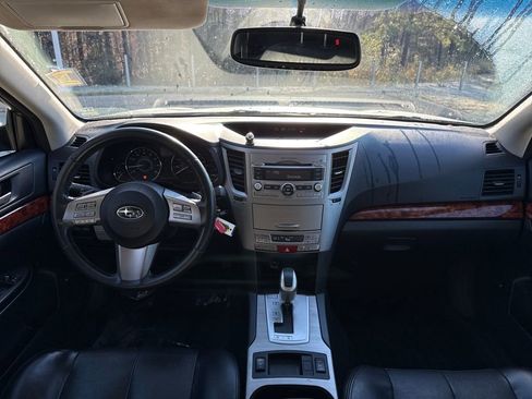 Used 2010 Subaru Outback 2.5i Limited image 16