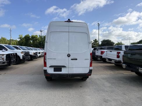 Used 2021 Mercedes-Benz Sprinter 2500 image 33