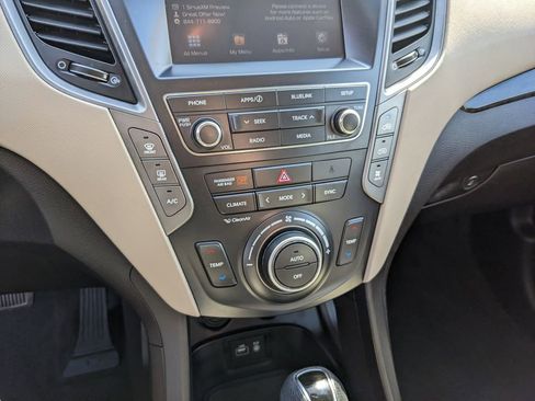 Used 2018 Hyundai Santa Fe SE image 26