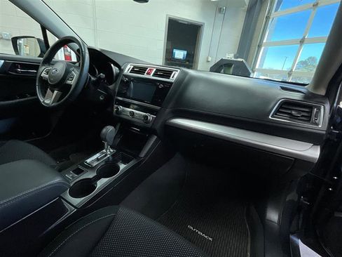 Used 2017 Subaru Outback 2.5i Premium image 31