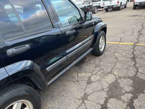 Used 2007 Jeep Liberty Sport image 15