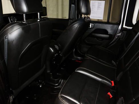 Used 2018 Jeep Wrangler Unlimited Sahara w/ Cold Weather Group image 20