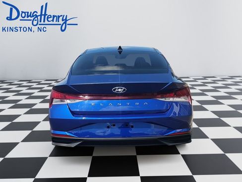 Used 2023 Hyundai Elantra SEL w/ Convenience Package FWD image 4