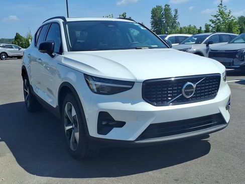 Used 2026 Volvo XC40 B5 Plus AWD/4WD image 25