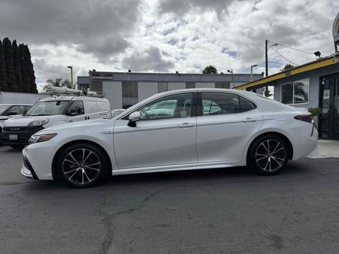 Used 2021 Toyota Camry XSE w/ Navigation Upgrade Package FWD image 6