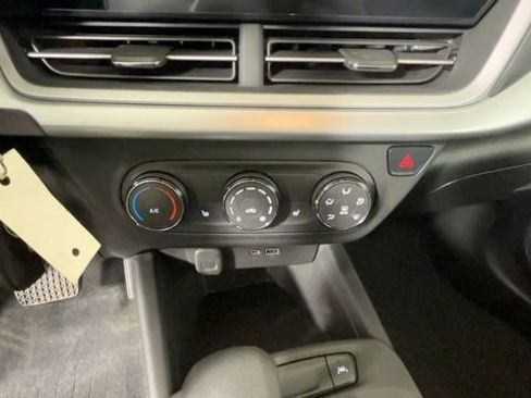Used 2024 Chevrolet Trax RS w/ Sunroof Package FWD image 29