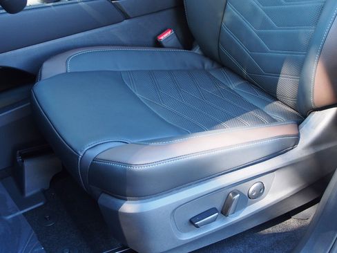 New 2025 Nissan Pathfinder Platinum w/ Cargo Package image 18