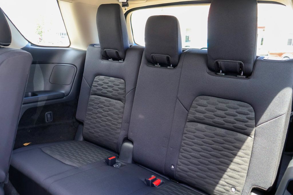 Used 2025 Nissan Pathfinder SV FWD image 13