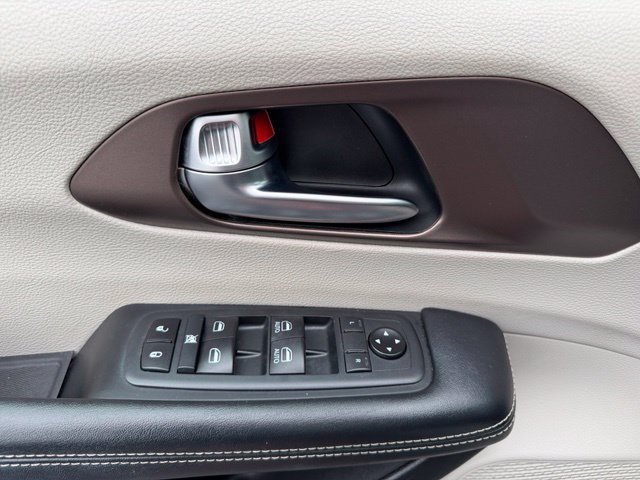Used 2020 Chrysler Voyager Lxi FWD image 24