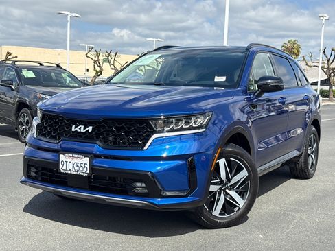 Used 2023 Kia Sorento EX w/ Panoramic Sunroof Package image 2