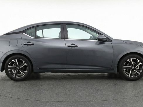 Used 2025 Nissan Sentra SV FWD image 11