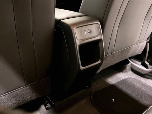 Used 2025 Chevrolet Trax LT w/ LT Convenience Package image 34