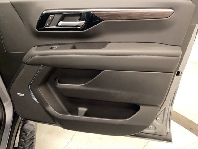 New 2026 Chevrolet Suburban Z71 w/ Z71 Off-Road Package AWD/4WD image 28