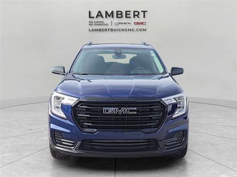 Used 2023 GMC Terrain SLE w/ Driver Convenience Package image 1