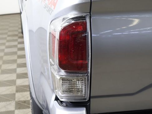 Used 2022 Toyota Tacoma TRD Sport w/ Technology Package image 13