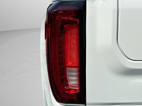 Used 2025 GMC Sierra 1500 SLT image 7