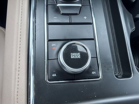 Used 2024 Ford Expedition Max XLT image 25