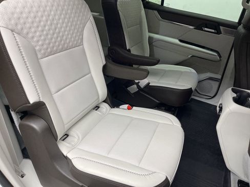 Used 2024 GMC Acadia Denali w/ Super Cruise Package image 24