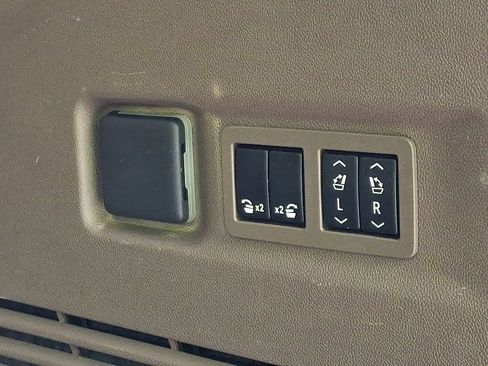 Certified 2023 GMC Yukon XL Denali AWD/4WD image 29