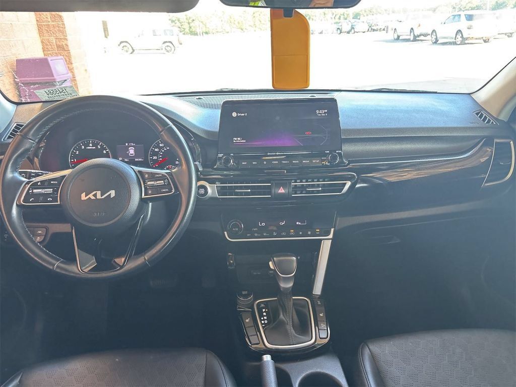 Used 2022 Kia Seltos EX AWD/4WD image 4
