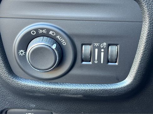 Certified 2023 Jeep Grand Cherokee Altitude image 15