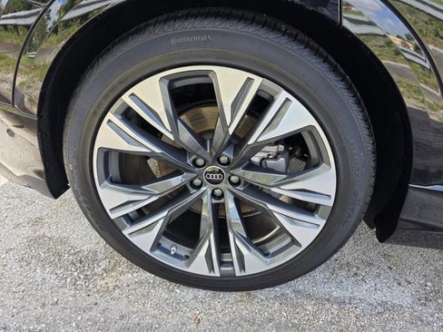 Used 2024 Audi Q8 Prestige AWD/4WD image 9