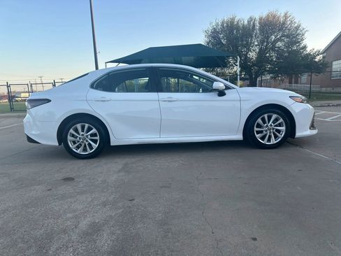 Used 2021 Toyota Camry LE image 4
