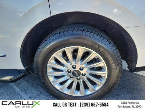 Used 2018 Lincoln Navigator Premiere image 10