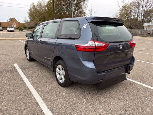 Used 2017 Toyota Sienna L FWD image 15