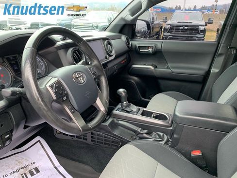 Used 2020 Toyota Tacoma TRD Sport image 19