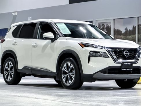 Used 2023 Nissan Rogue SV FWD image 6