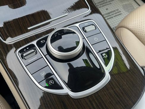 Used 2019 Mercedes-Benz GLC 300 4MATIC w/ Premium Package image 33