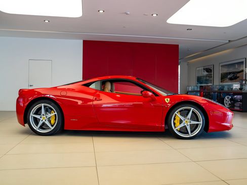 Used 2011 Ferrari 458 Italia Coupe RWD image 7